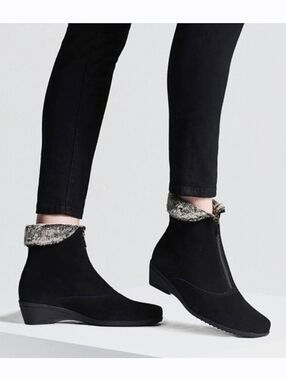 LA CANADIENNE Evitta Boots US 7 Black Waterproof Suede Faux-Fur Lined Booties